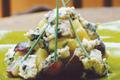 Salade tiède de primeurs du Roussillon aux éclats de roquefort vieux