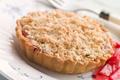 Tarte rhubarbe amandine en crumble