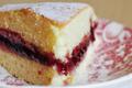 Gâteau léger et moelleux garni de confiture