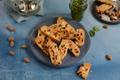 Fekkas aux amandes et aux raisins secs