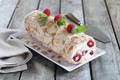 Gâteau roulé meringé aux fruits rouges