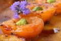 Clafoutis aux amandes et aux abricots rôtis au miel