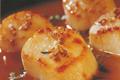 Nage de coquilles Saint-Jacques au jus de carotte et aux 2 coriandres