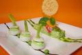 Déclinaison printanière autour des légumes : petits navets farcis à la purée de petits pois, semoule de chou-fleur au pesto de pousses d'épinard, filets de rouget Grondin grillés, et sucette de parmesan