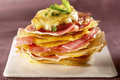 Millefeuille au chèvre et jambon de Bayonne