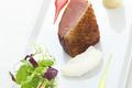 Filet de canette 'rosé' et asperge blanche vinaigrette Crème fouettée, herbes fraiches