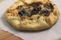 Tarte salée aux poires roquefort cranberries et noix de pécan