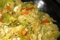 Poêlée de chou, carottes et noix de cajou