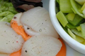 Salade de ris de veau panés aux amandes, Saint-Jacques vinaigrette au Calvados