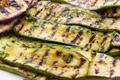 Courgettes grillées marinées comme un antipasti