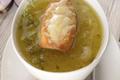 Soupe à l'oignon au Saint Albray et ses tartines