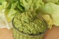 Pesto de salade verte (laitue et feuille de chêne) à la pistache