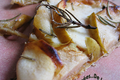 Tarte fine aux pommes beurre salé miel et romarin