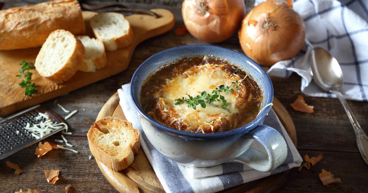 Oubliez les Bouillons parisiens, cette recette de soupe à l’oignon maison est la meilleure !