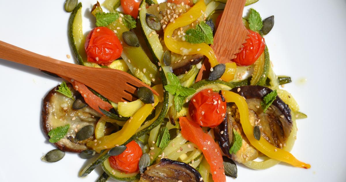 La salade du soleil: couscous et méli-mélo de légumes rôtis