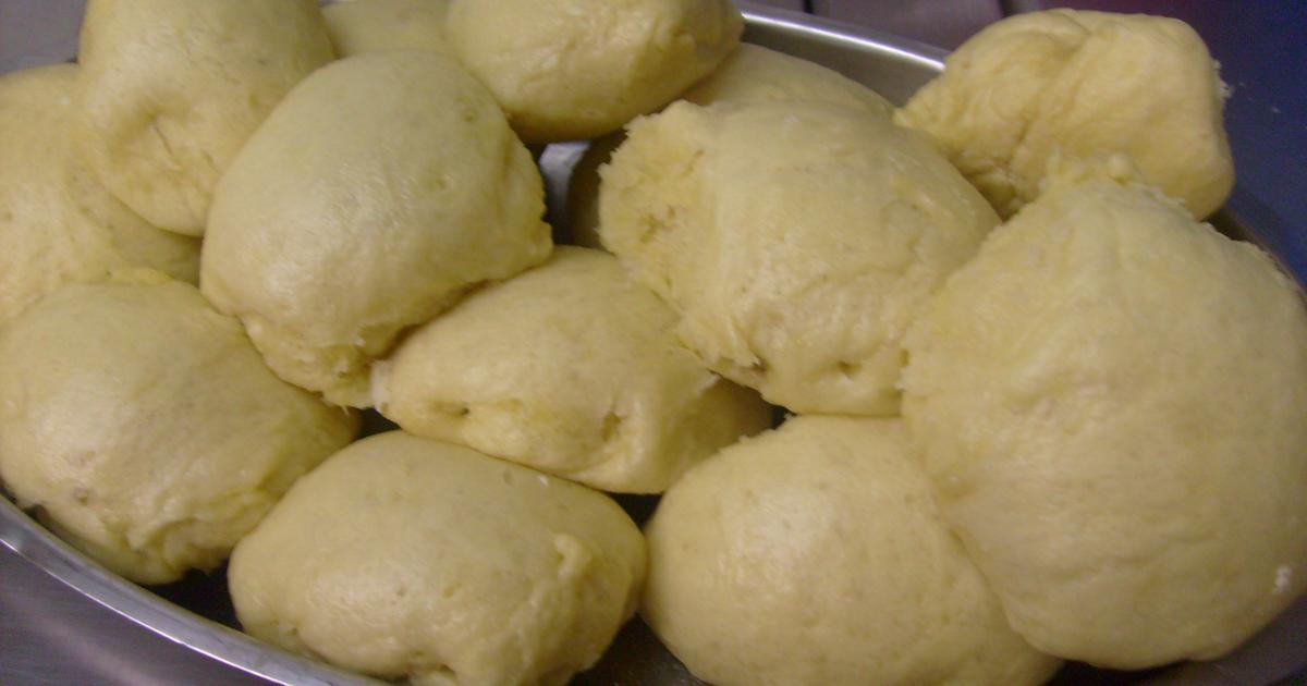 Kluski na parze - petits pains polonais cuits à la vapeur - Recettes de  cuisine Ôdélices