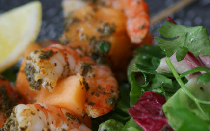 Brochette de crevettes et melon au piment d'Espelette