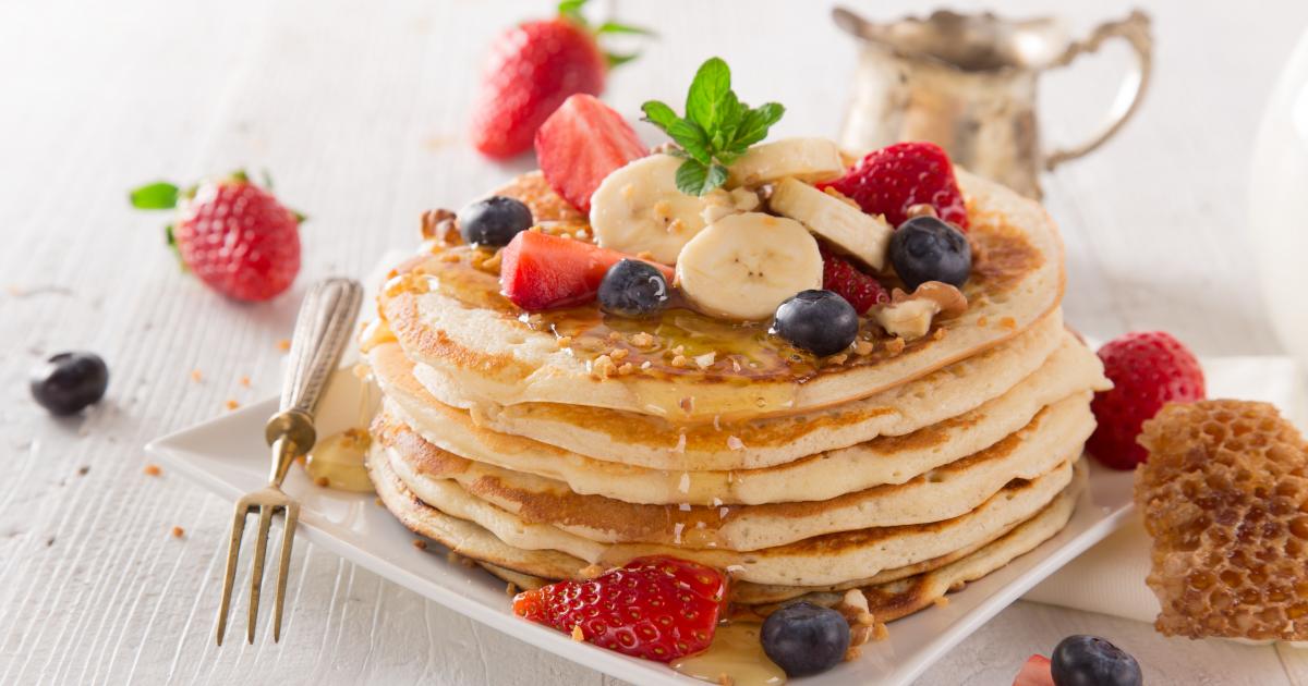 Cette diététicienne partage sa recette de pancakes sains et rassasiants avec seulement 4 ingrédients