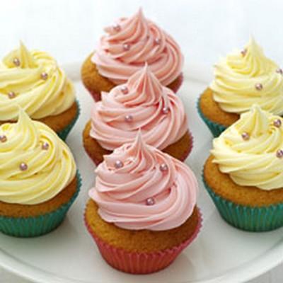 Cupcakes vanille et glaçage multicolore par Amandinosaure. Une
