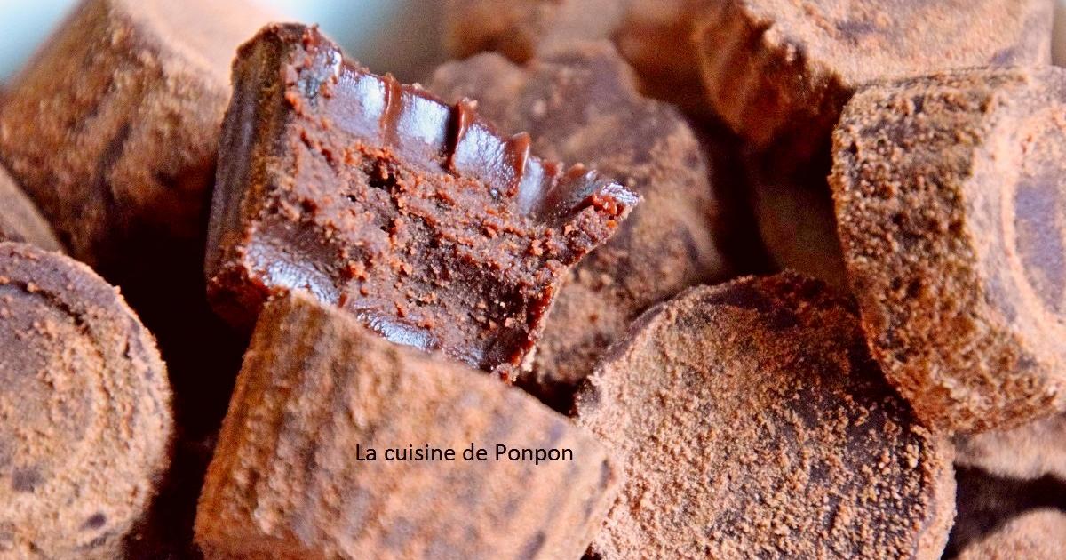 Truffe au chocolat noir, à la confiture de lait et à l'ail noir