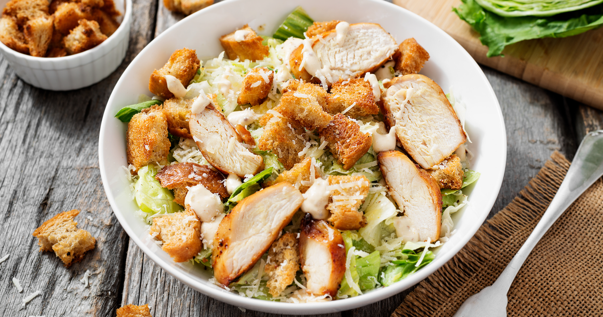 La salade César est-elle une bonne option si l’on souhaite manger léger ...