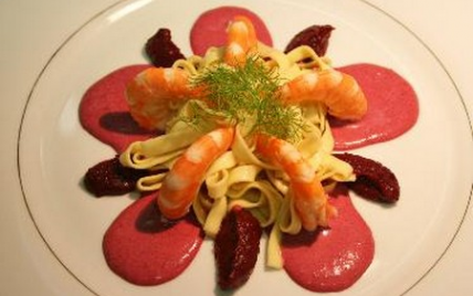 Recette Tagliatelle aux crevettes, purée de betterave rouge et crème de ...