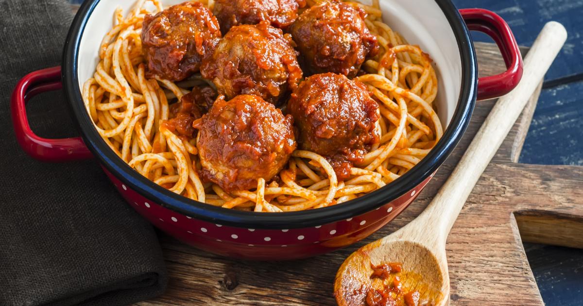 Spaghetti aux boulettes de viande et tomates cerises