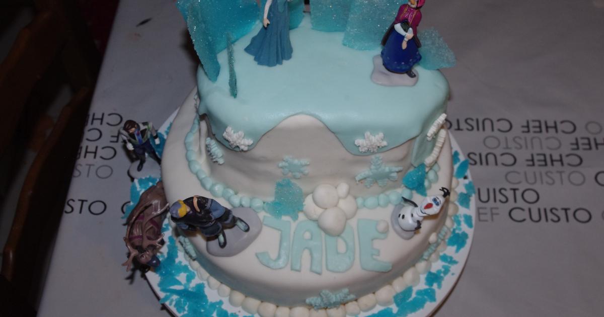 Gâteau d'anniversaire la Reine des Neiges facile : découvrez les