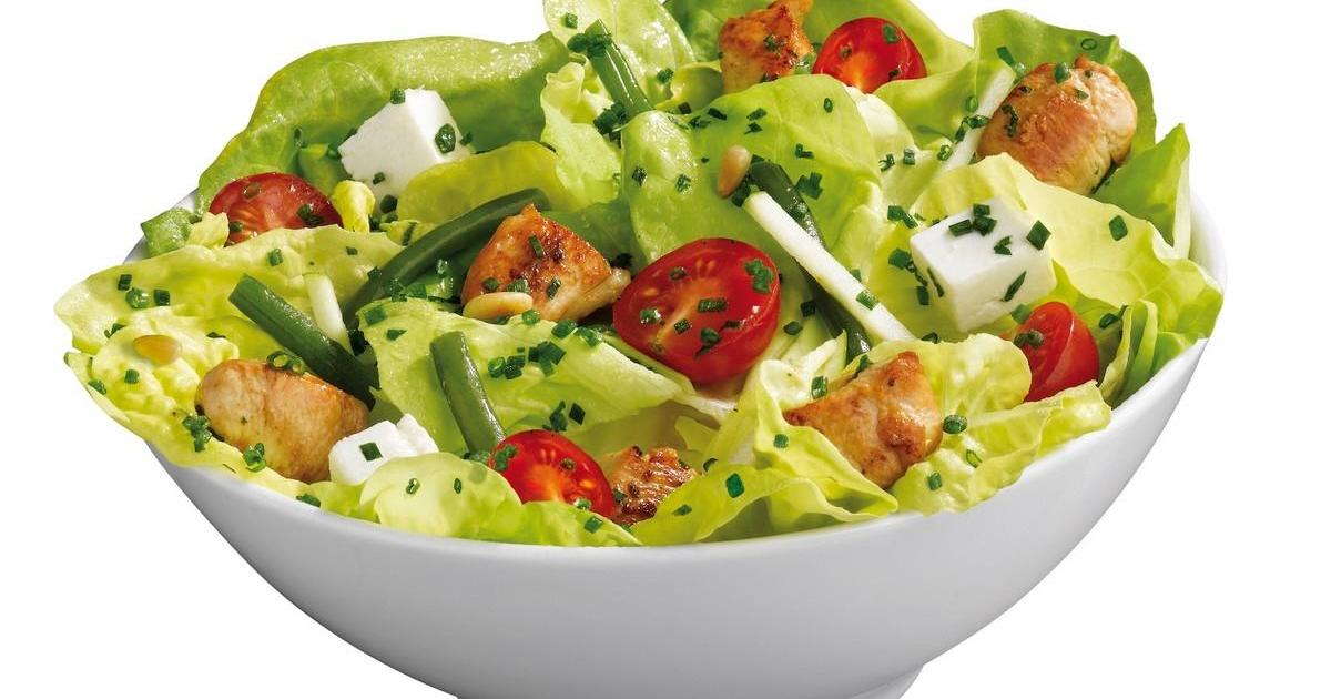 Recette - Salade gourmande classique en vidéo 