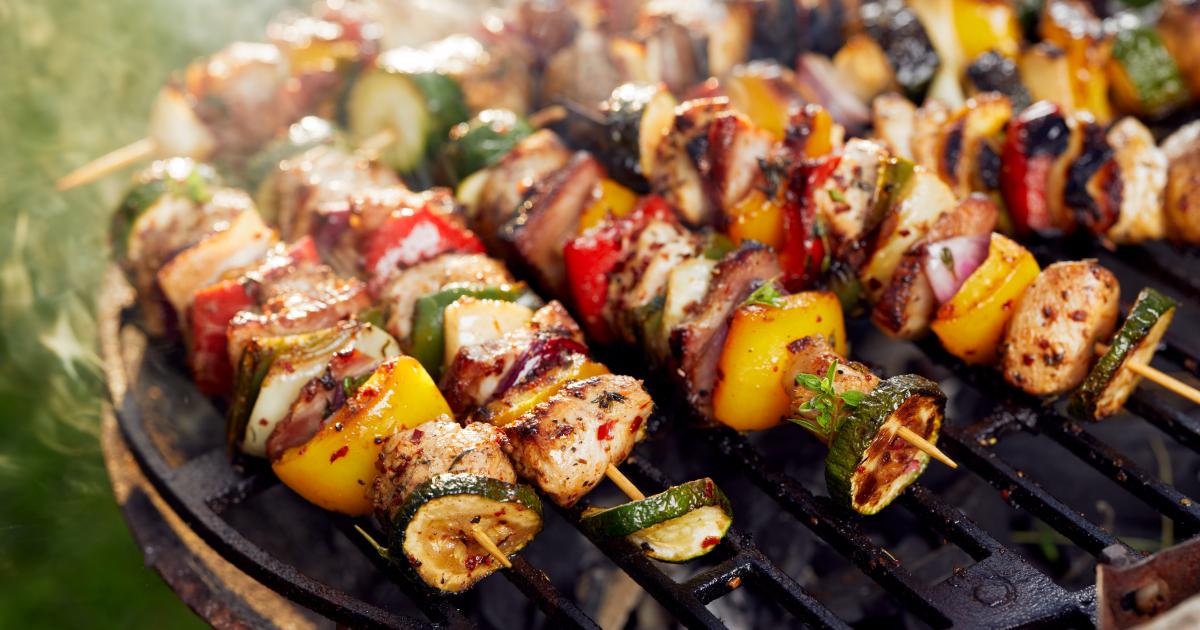 Nos 15 idées de délicieuses brochettes pour vos barbecues cet été ! 