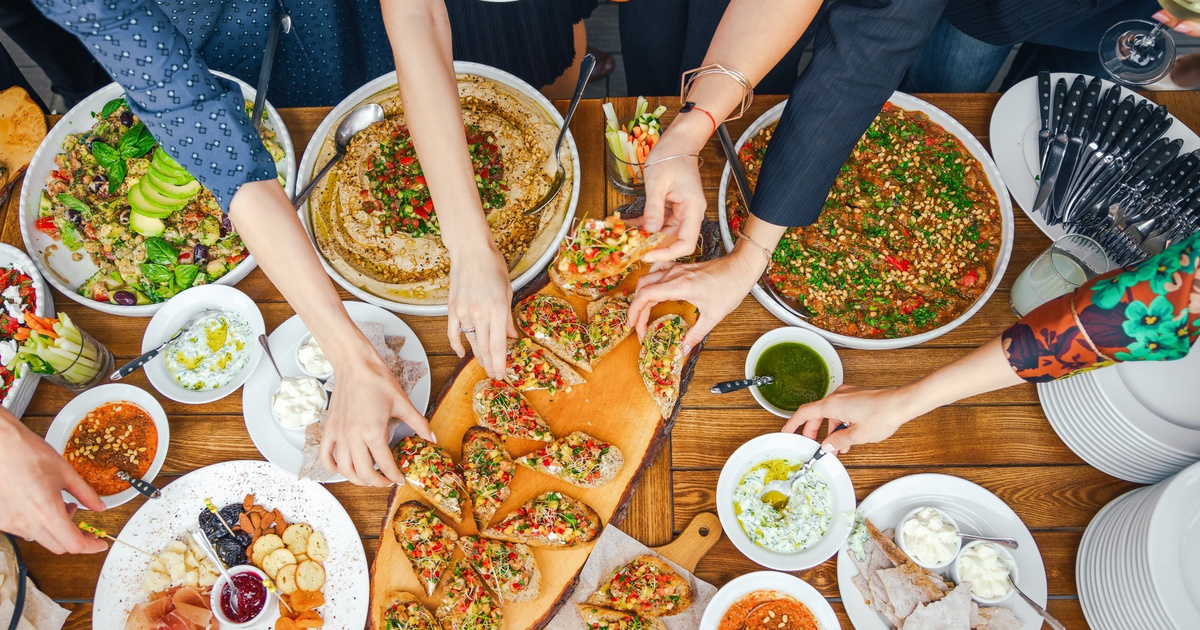 3 trucs de bon sens à ne pas oublier quand on apporte à manger chez des amis