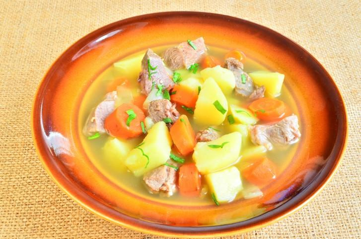 La recette du navarin d'agneau aux navets | Les recettes les mieux notées