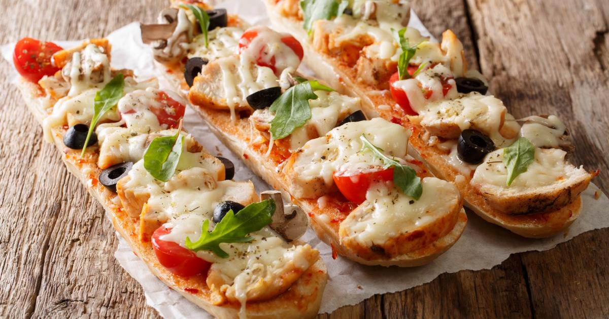 Recette - Pizza baguette à la mozzarella en vidéo - 750g.com