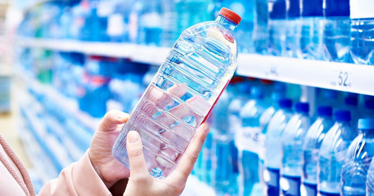 Ces marques de bouteilles d'eau à éviter pour votre santé 