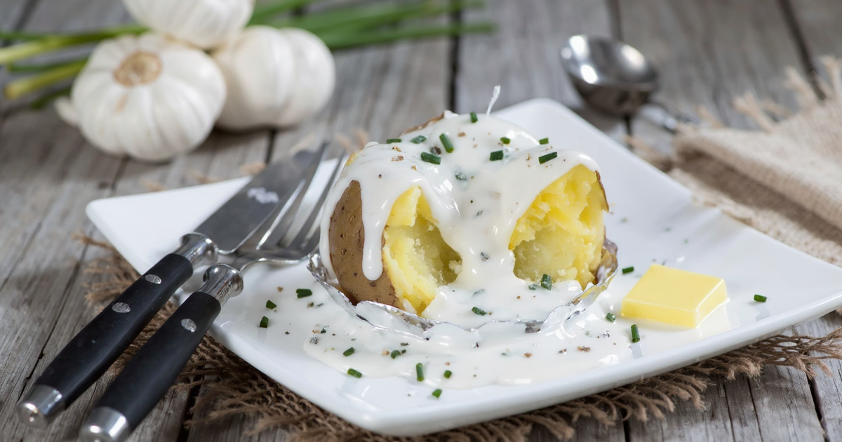 Recette Pommes de terre au four à la crème de ciboulette - 750g.com
