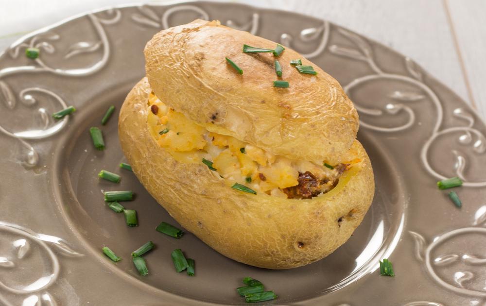 Pommes De Terre Farcies Au Fromage De Féta Et Tomates Séchées