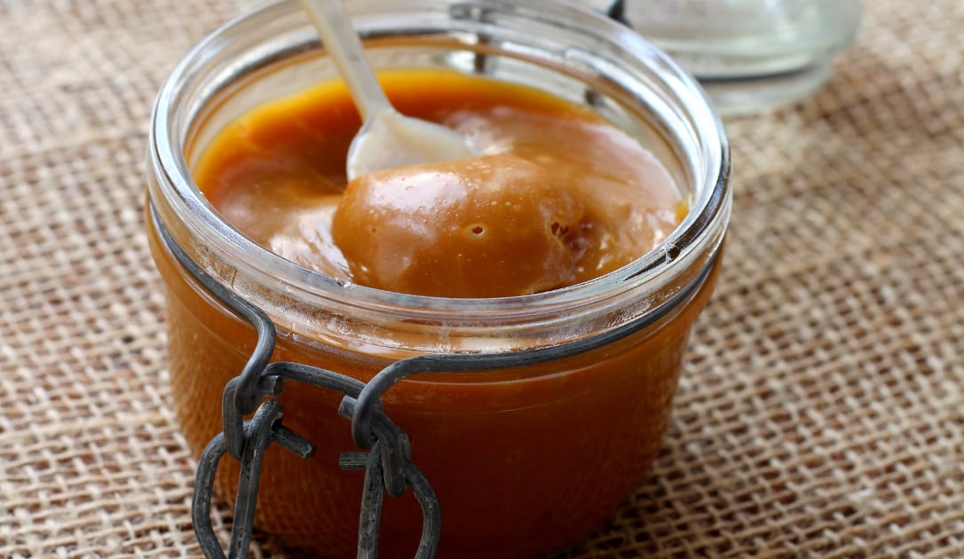 Comment faire un caramel au beurre salé en 10 étapes - 11 photos