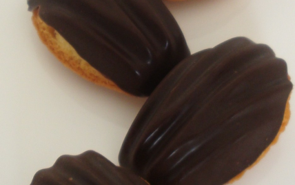 Mini madeleines coque en chocolat noir and other Chefclub US recipes daily