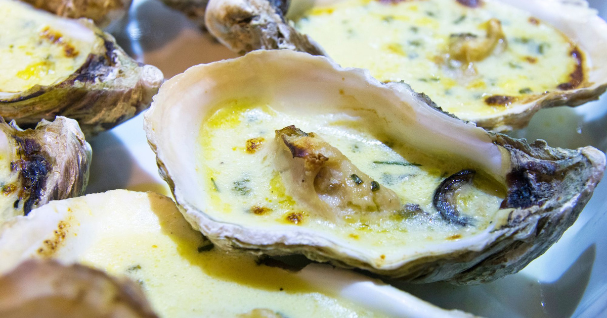 Recette Huîtres chaudes au champagne et champignons de Paris - 750g.com