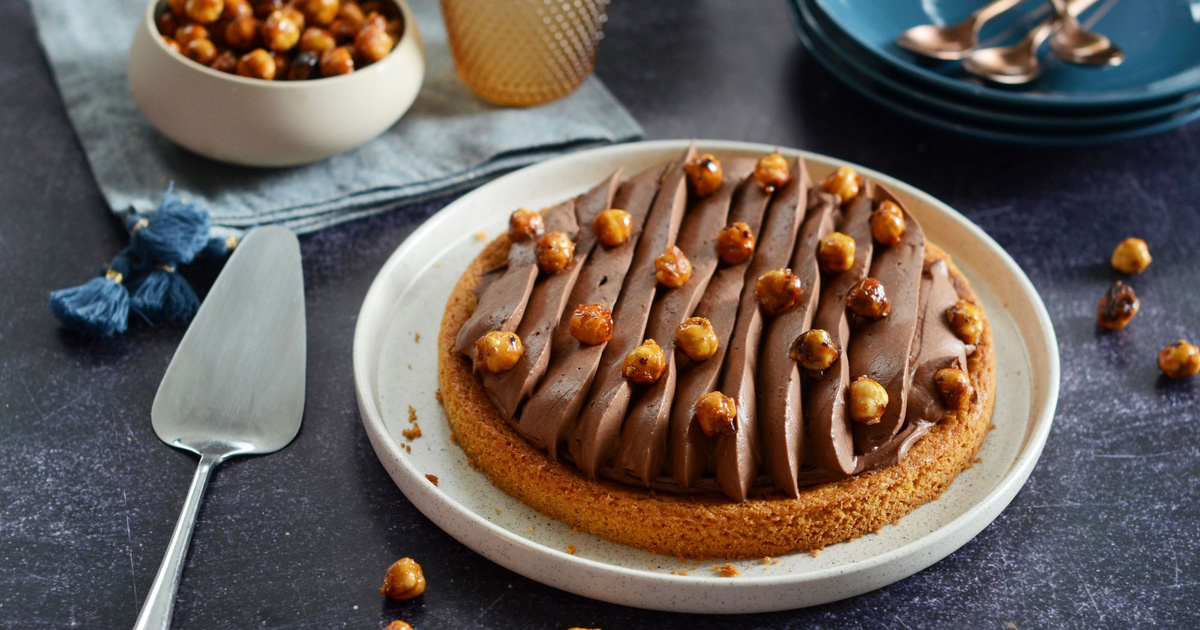 Tarte festive au chocolat et noisettes caramélisées