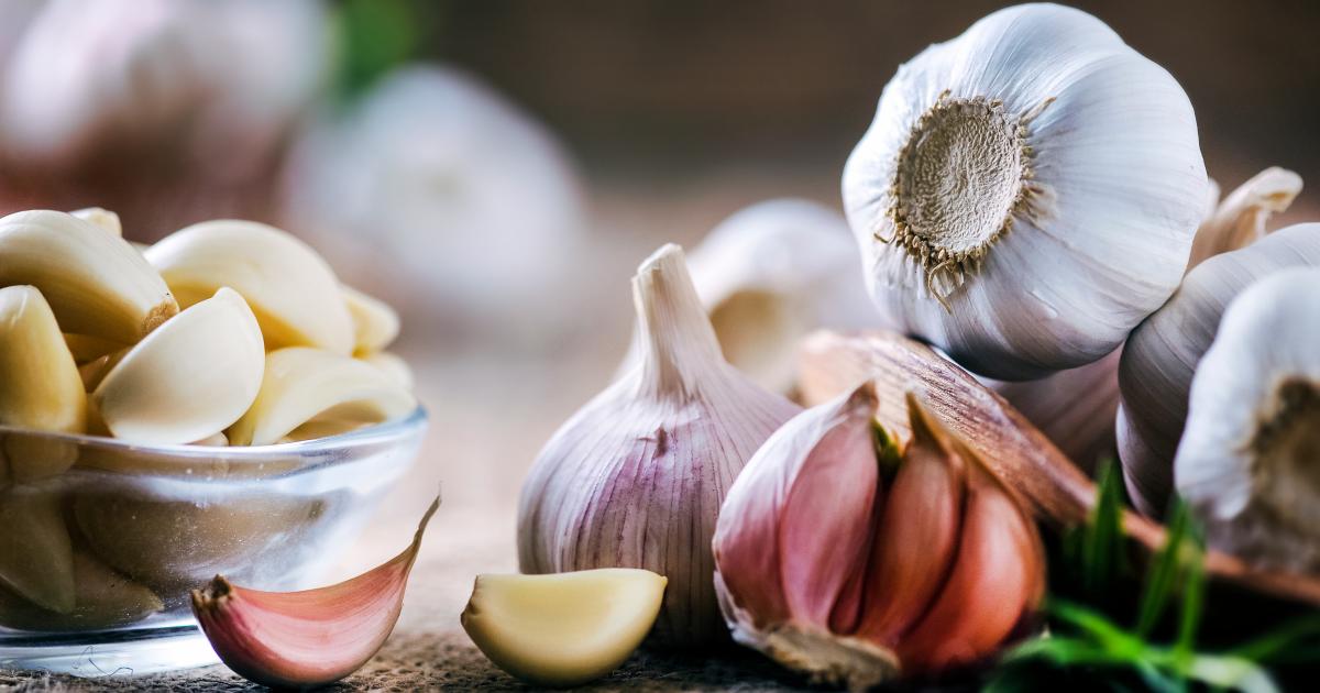 A study concluded: Here is the ideal food to combat bad breath caused by garlic!