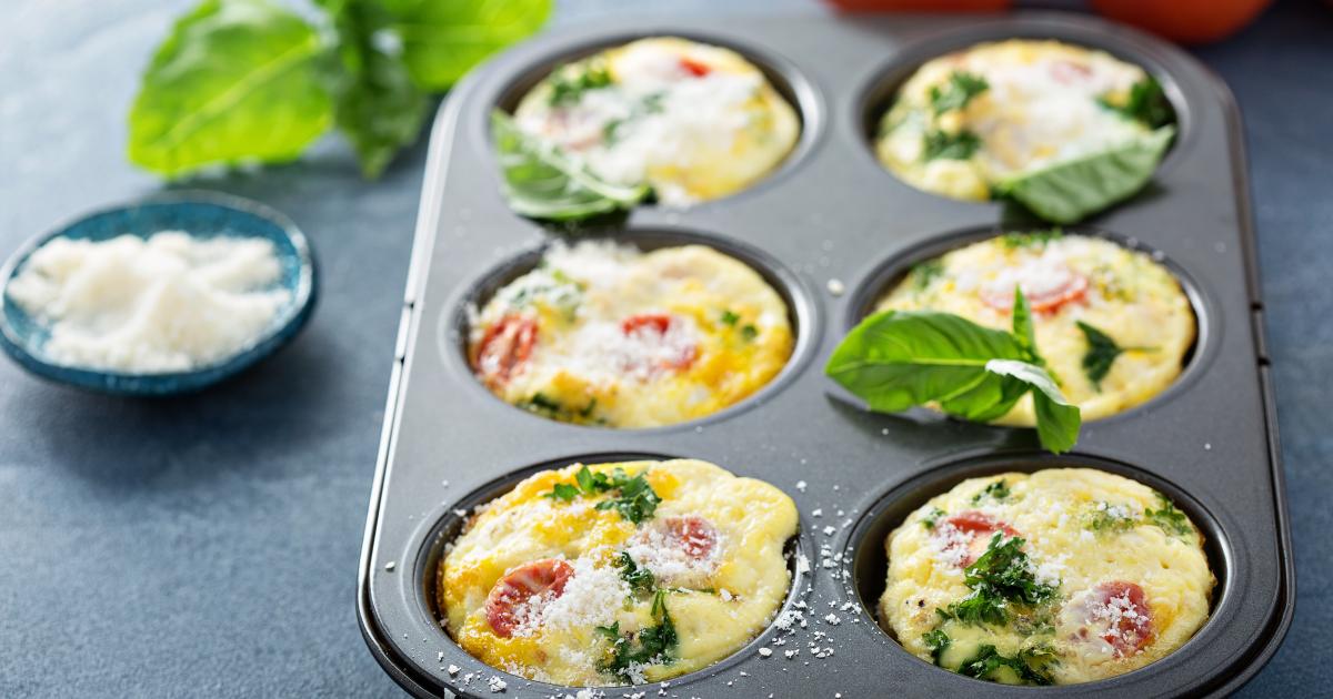 Cette recette va vous permettre de faire un petit déjeuner équilibré et rassasiant avec un simple moule à muffins !