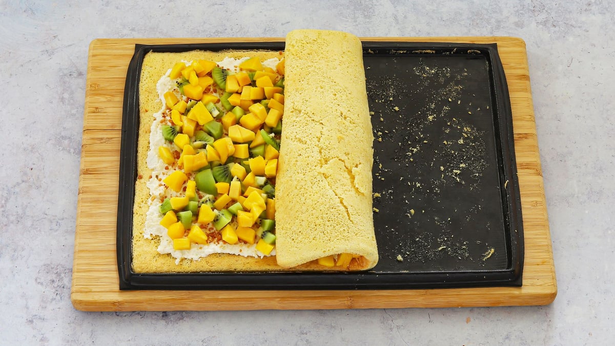 Buche Legere Au Yaourt Et Aux Fruits Recette - Bûche légère au yaourt et aux fruits en vidéo - 750g.com