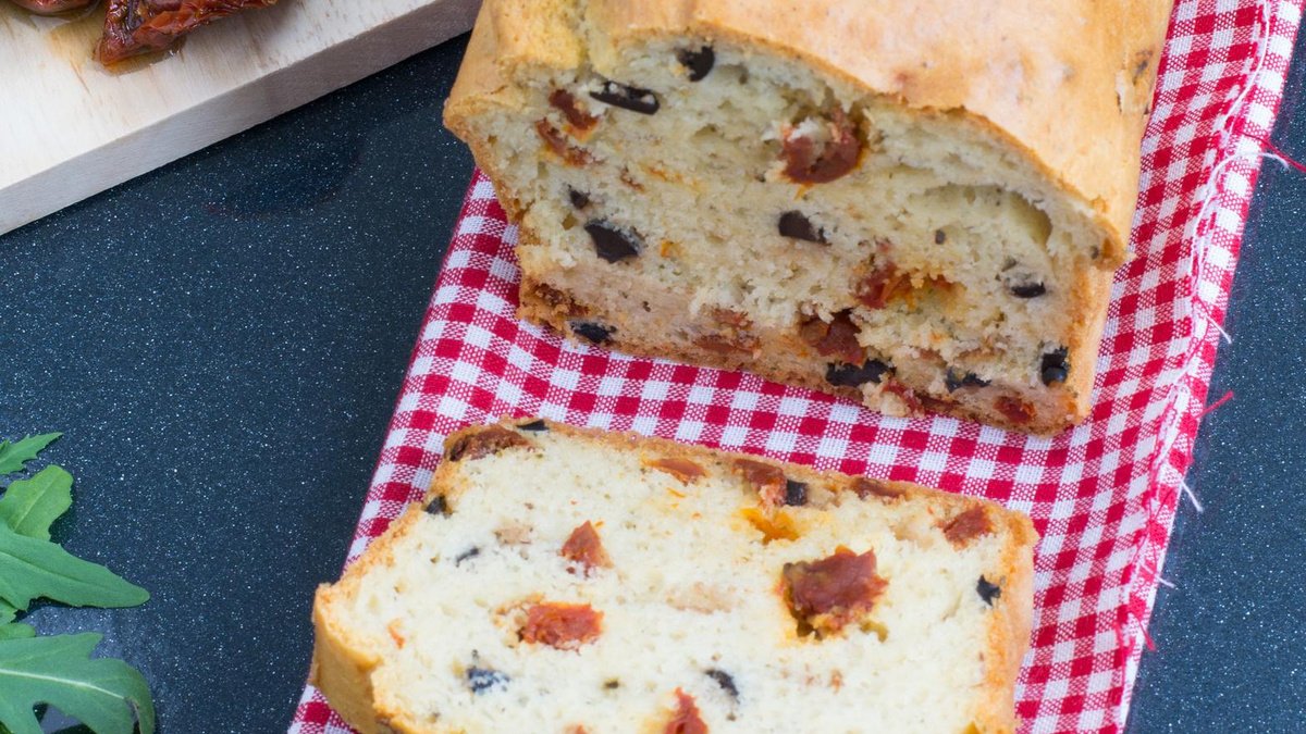 Cake Salé Chorizo Tomates Séchées Thermomix Recette Cake au chorizo et olives à l'Etorki - 750g.com