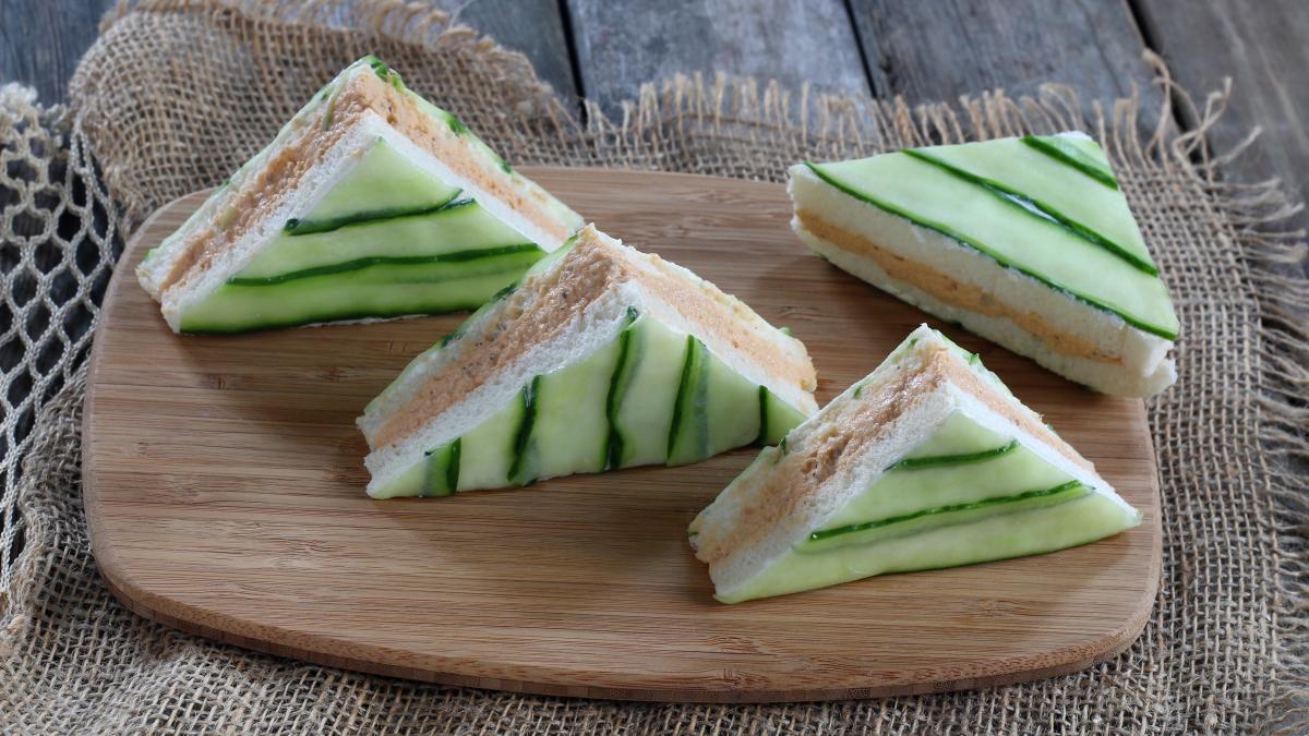 Recette - Mini club-sandwich concombre et saumon en vidéo 