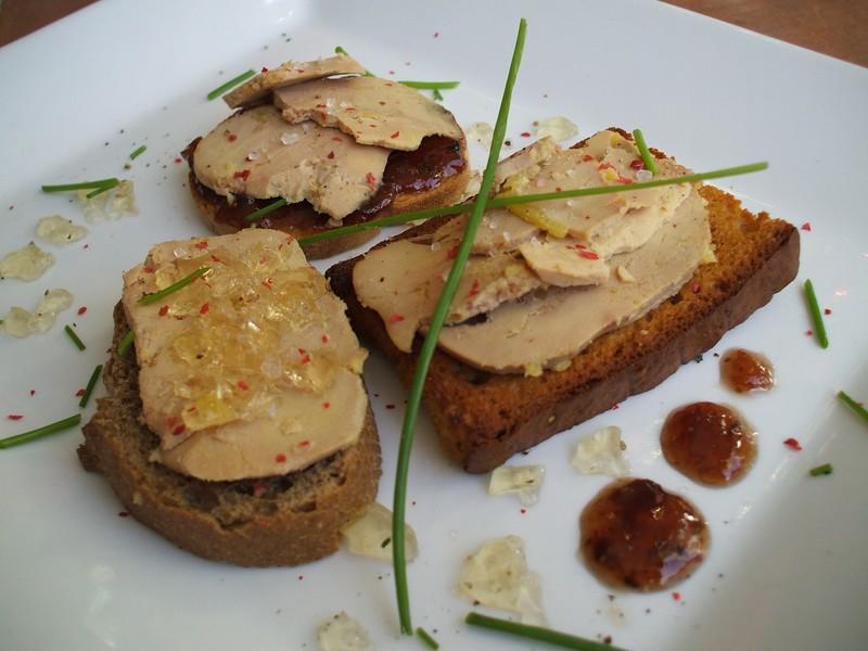 Foie gras, spéculoos, abricot sec: Toast: cocktail apéritif dînatoire