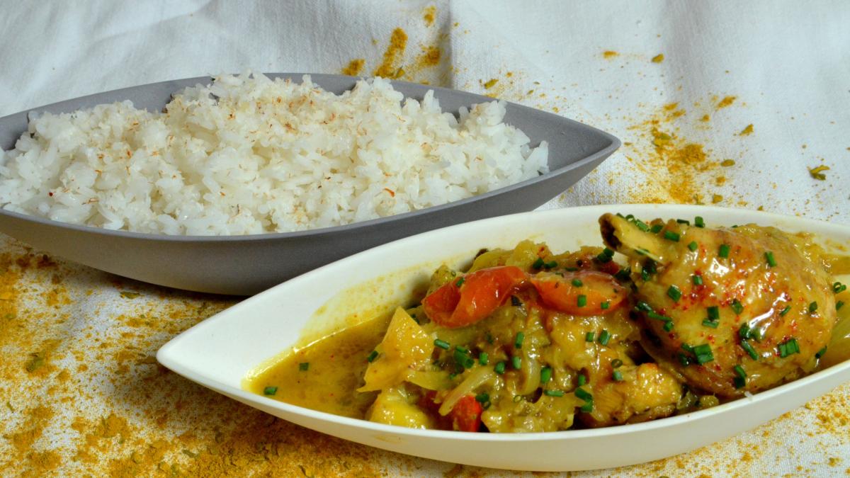 Recette - Curry de volaille minute, riz créole en vidéo 