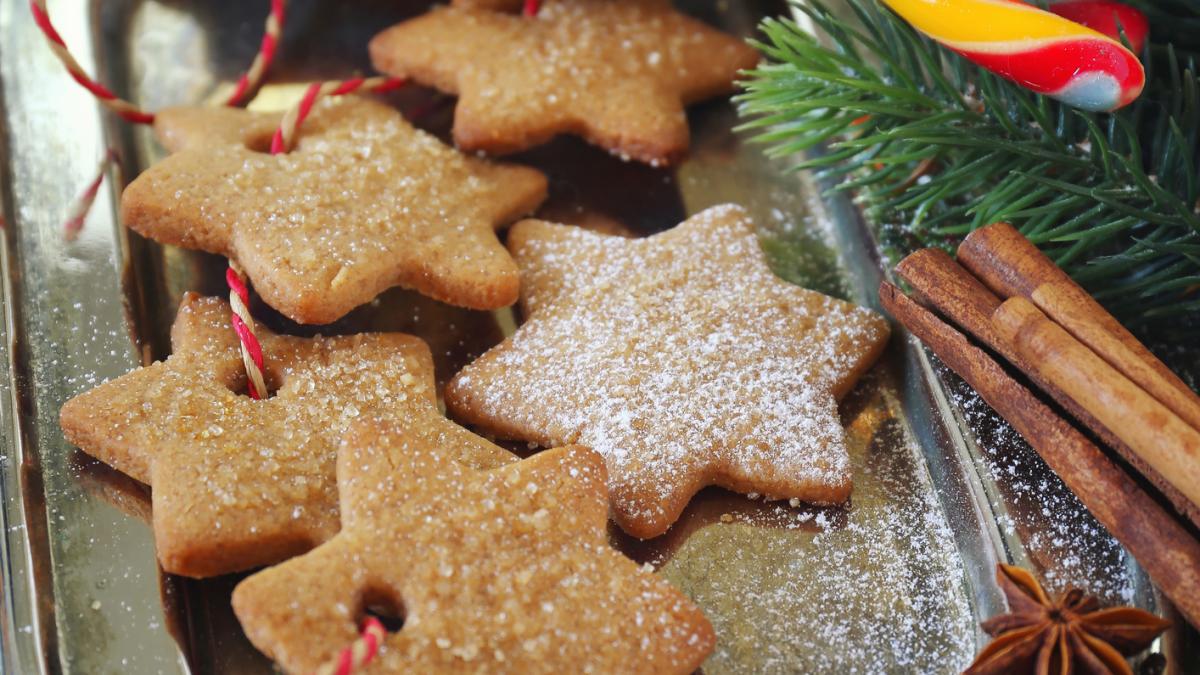 Biscuits sablés à la cannelle bonhomme et sapin de Noël - tampon à biscuits  Scrapcooking - Recettes de cuisine Ôdélices