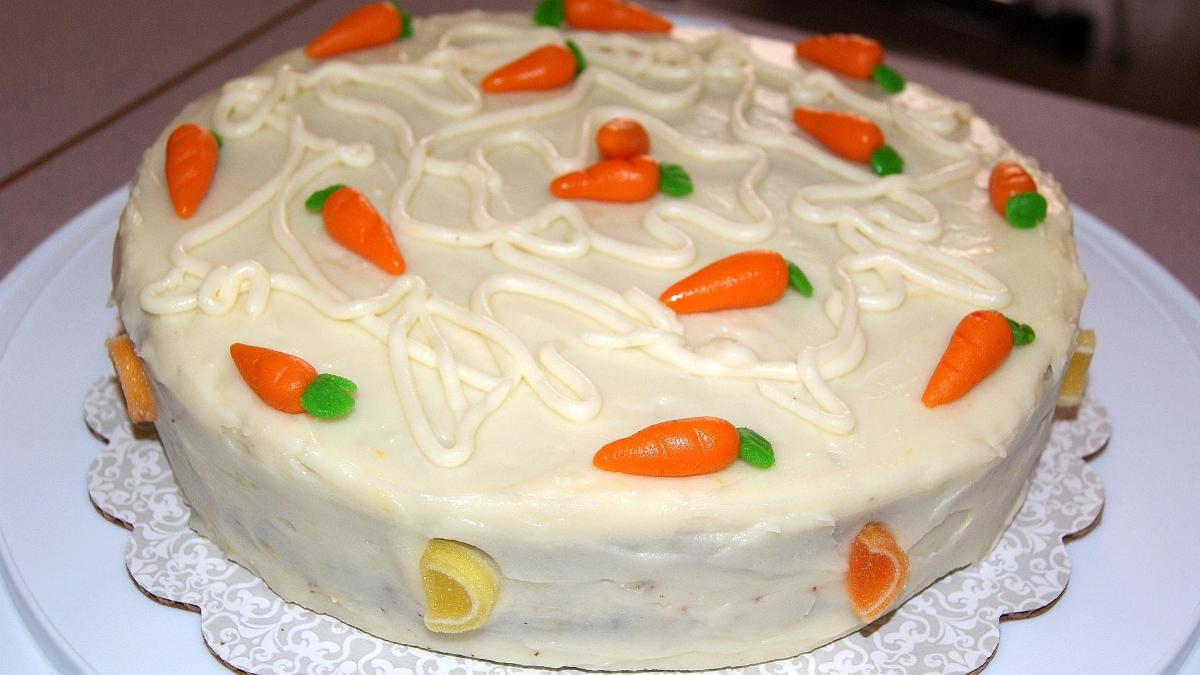 Cute Carrot Cake with Cream Cheese Frosting