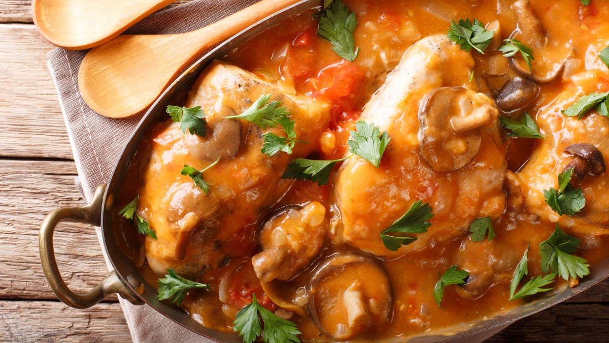 Poulet chasseur : la recette classique et pas chère à faire avec des ...